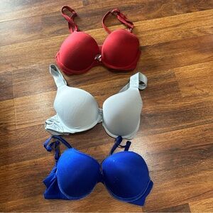 💖 3 Victoria's Secret Bras 💖    32C Red wine, light mint, blue-used condition.
